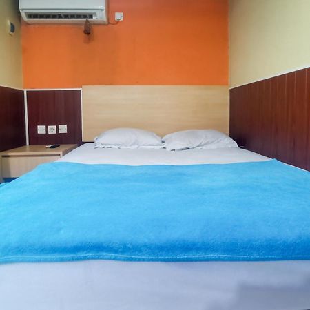 Hotel Container Inn Mitra Reddoorz Gadok Buitenkant foto