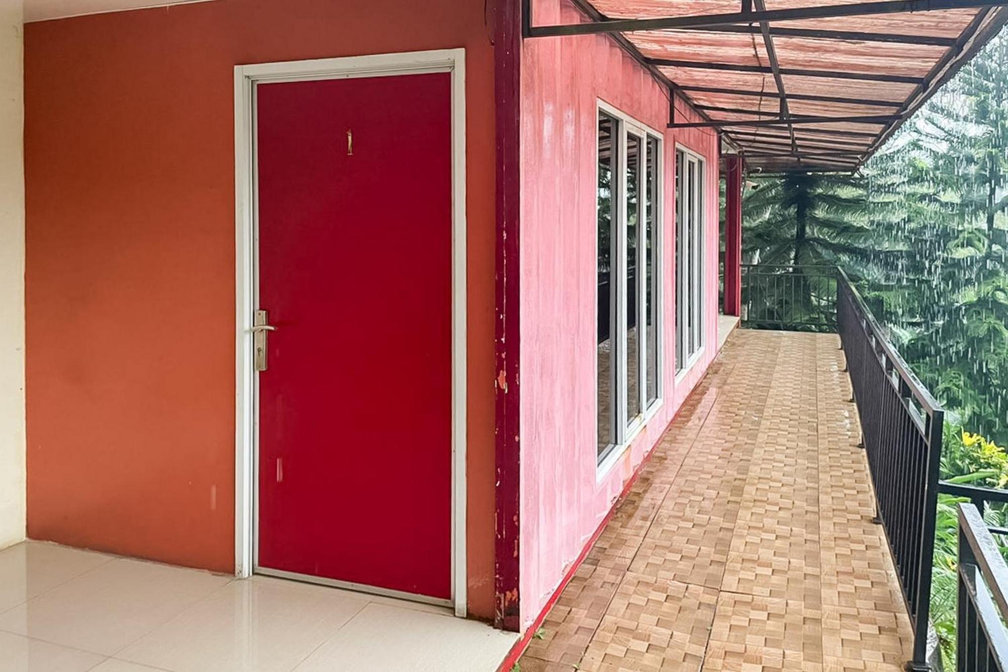 Hotel Container Inn Mitra Reddoorz Gadok Buitenkant foto