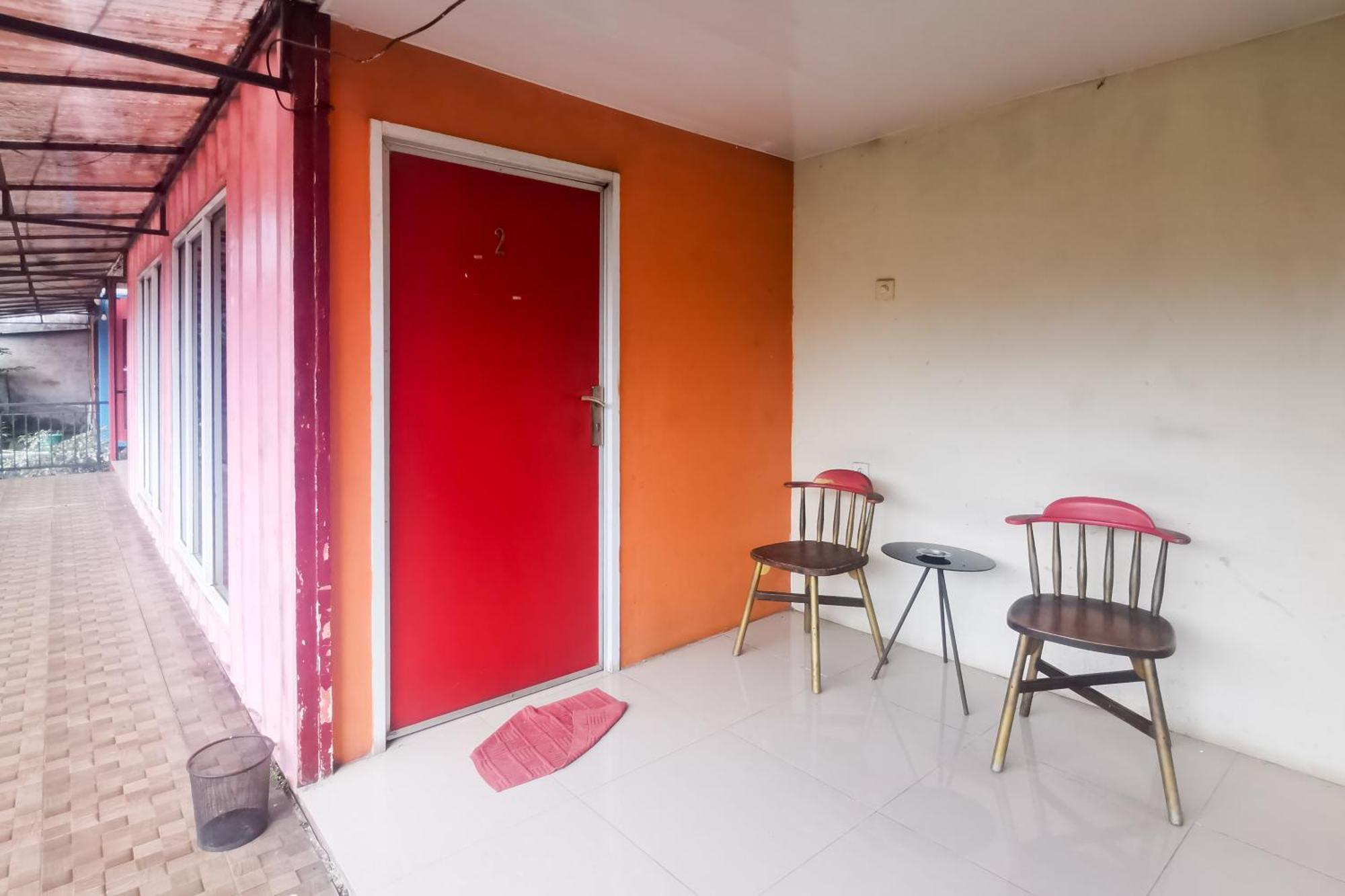 Hotel Container Inn Mitra Reddoorz Gadok Buitenkant foto