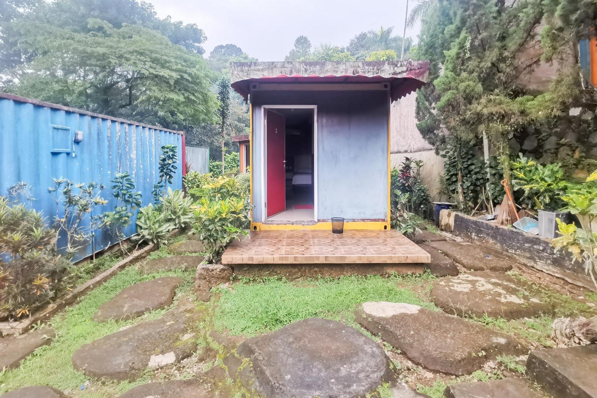 Hotel Container Inn Mitra Reddoorz Gadok Buitenkant foto