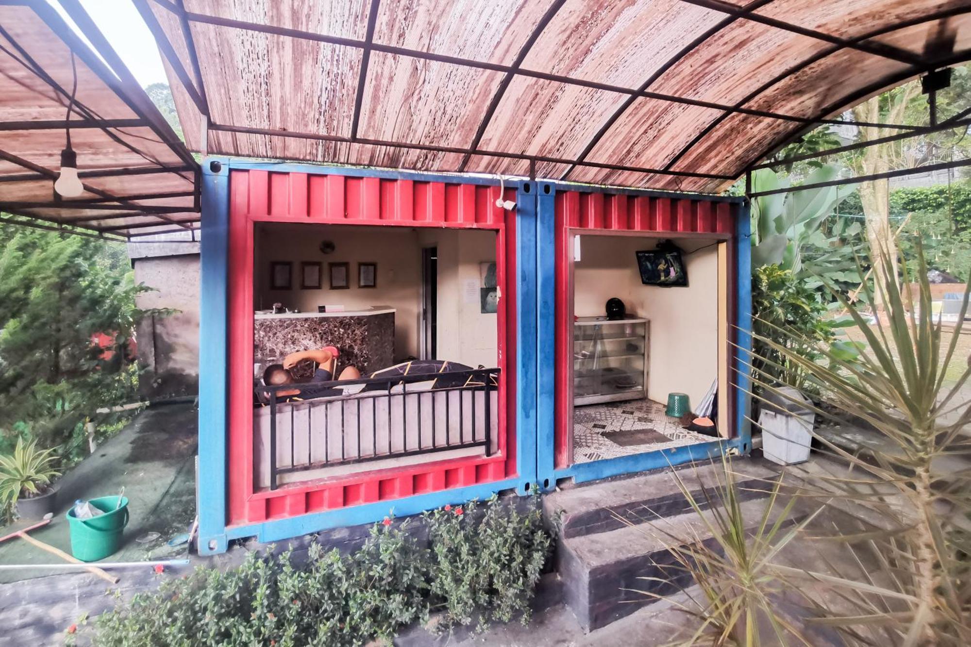 Hotel Container Inn Mitra Reddoorz Gadok Buitenkant foto