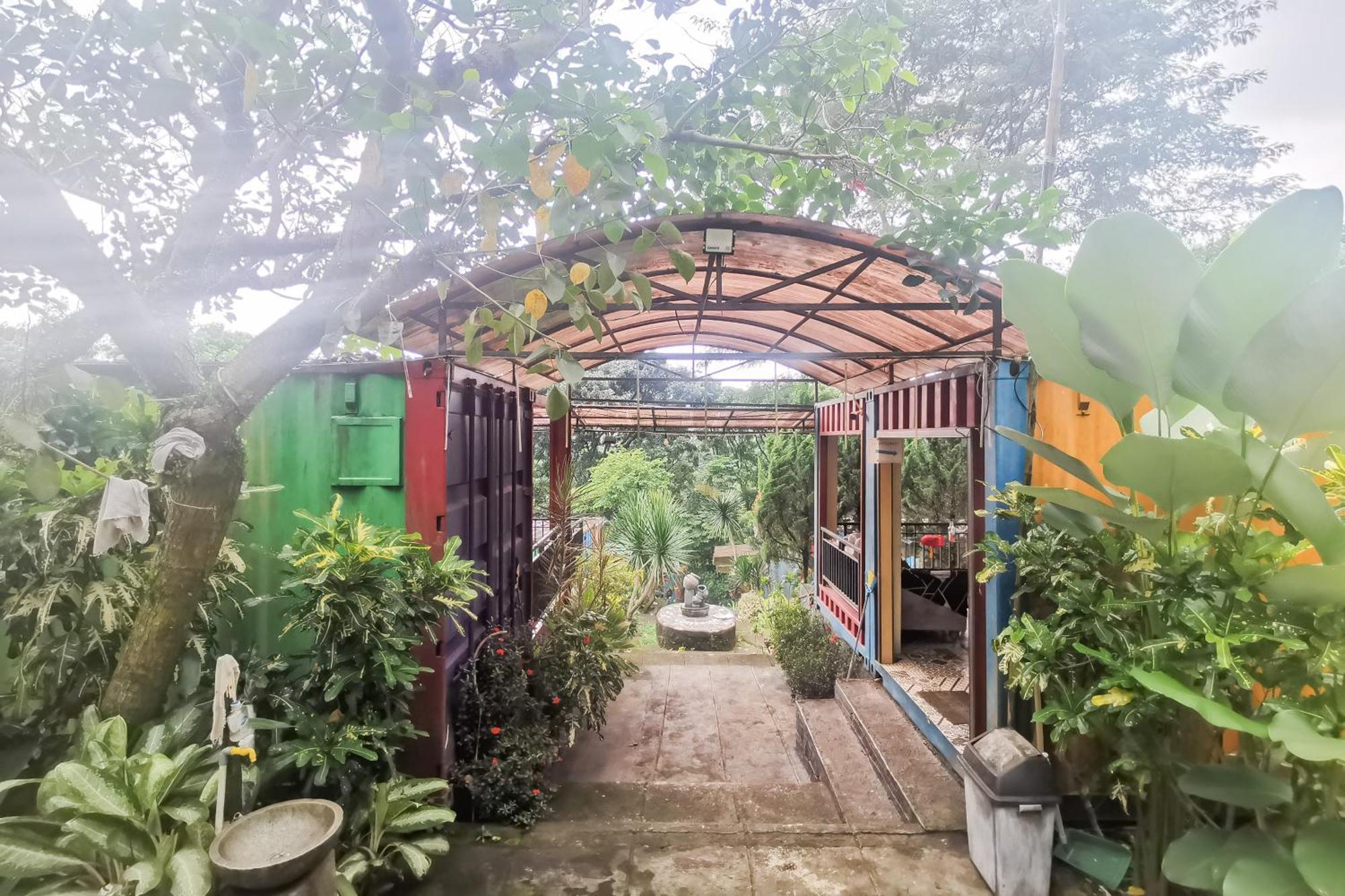 Hotel Container Inn Mitra Reddoorz Gadok Buitenkant foto